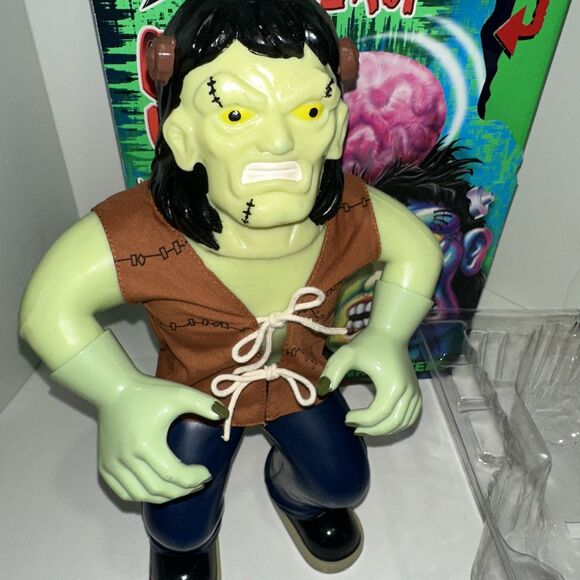 MANLEY TOY QUEST STRETCH SCREAMERS ELECTRONIC FRANKENSTEIN WITH BOX - Picture 6 of 16